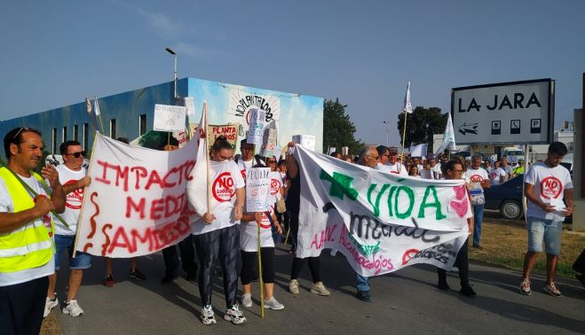 A la protesta acudieron unos 700 vecinos de la localidad. PLATAFORMA NO LODOS
