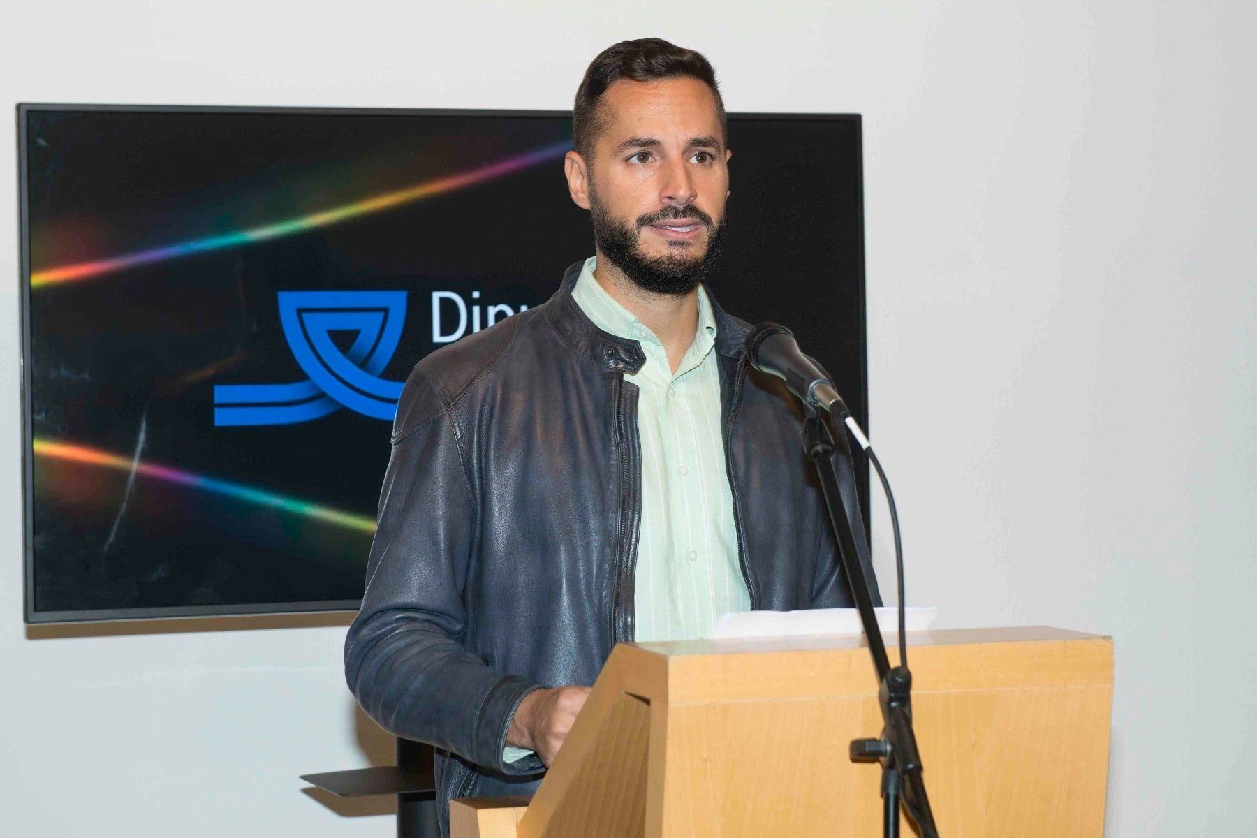 Mario Fernández, ex vicepresidente de Diputación de Cádiz, presenta su candidatura al Benidorm Fest.