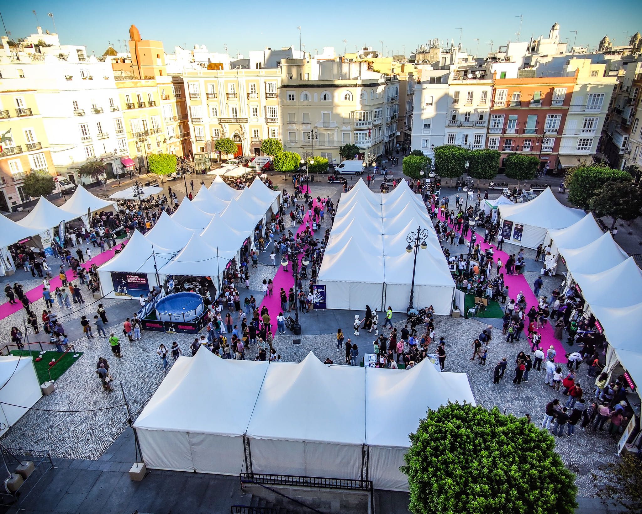 Récord de la Noche de los Investigadores en Cádiz: participan más de 10.000 personas.