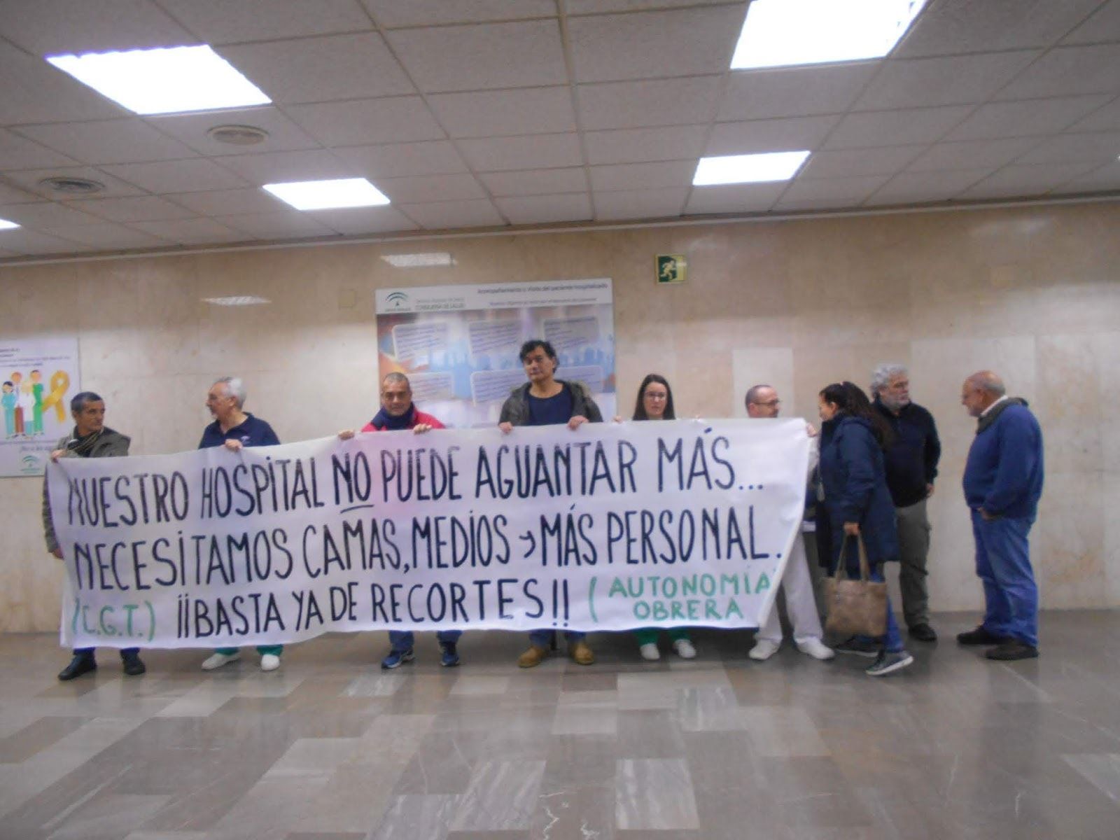 Una protesta de Autonomía Obrera en el Hospital Puerta del Mar. FOTO: AUTONOMÍA OBRERA. 