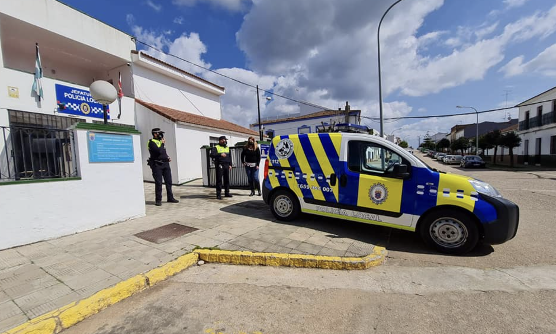 La Policía Local de Valverde del Camino investiga la agresión de un grupo de menores encapuchados a una indigente.