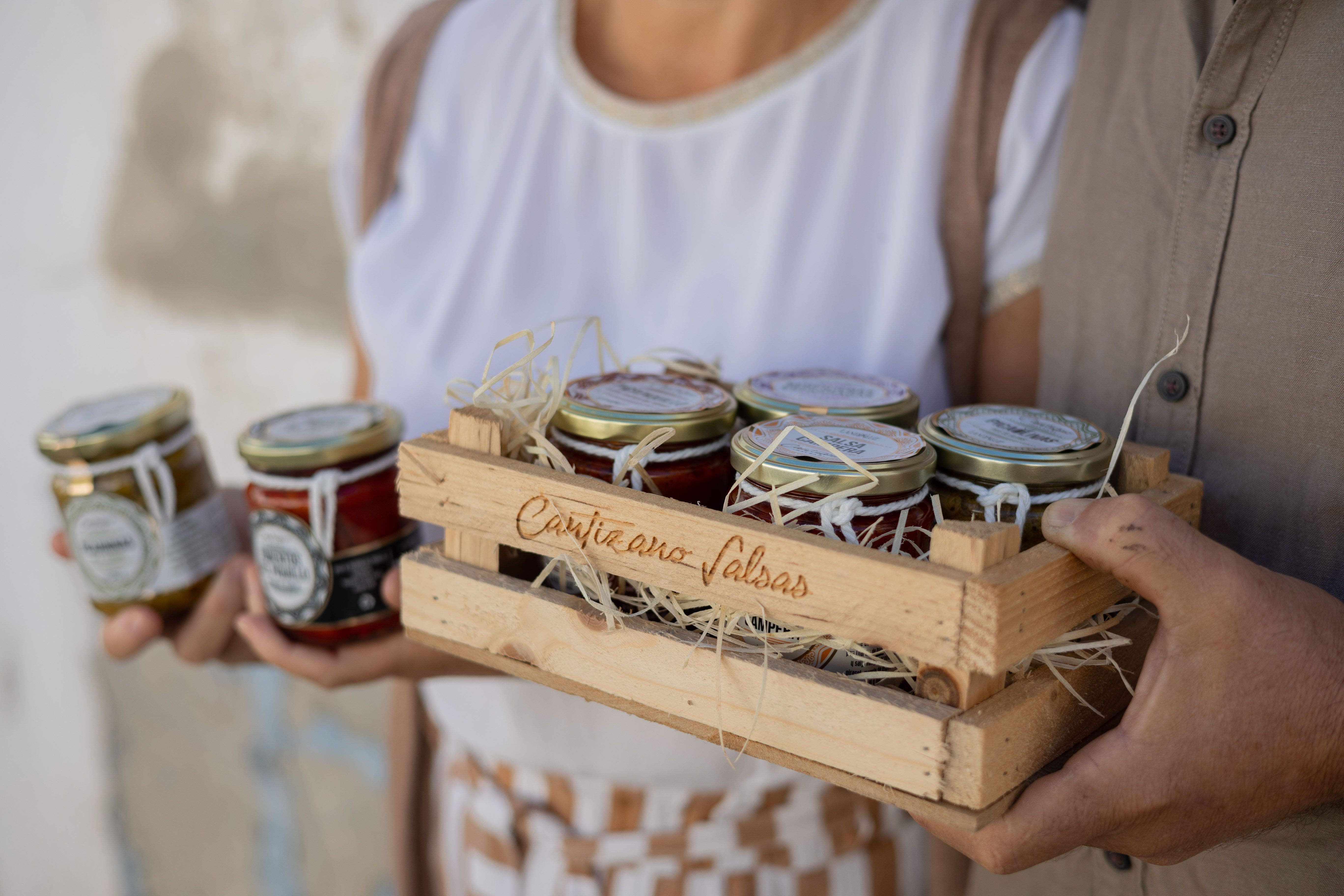 La empresa elabora conservas, salsas y patés vegetales caseros.