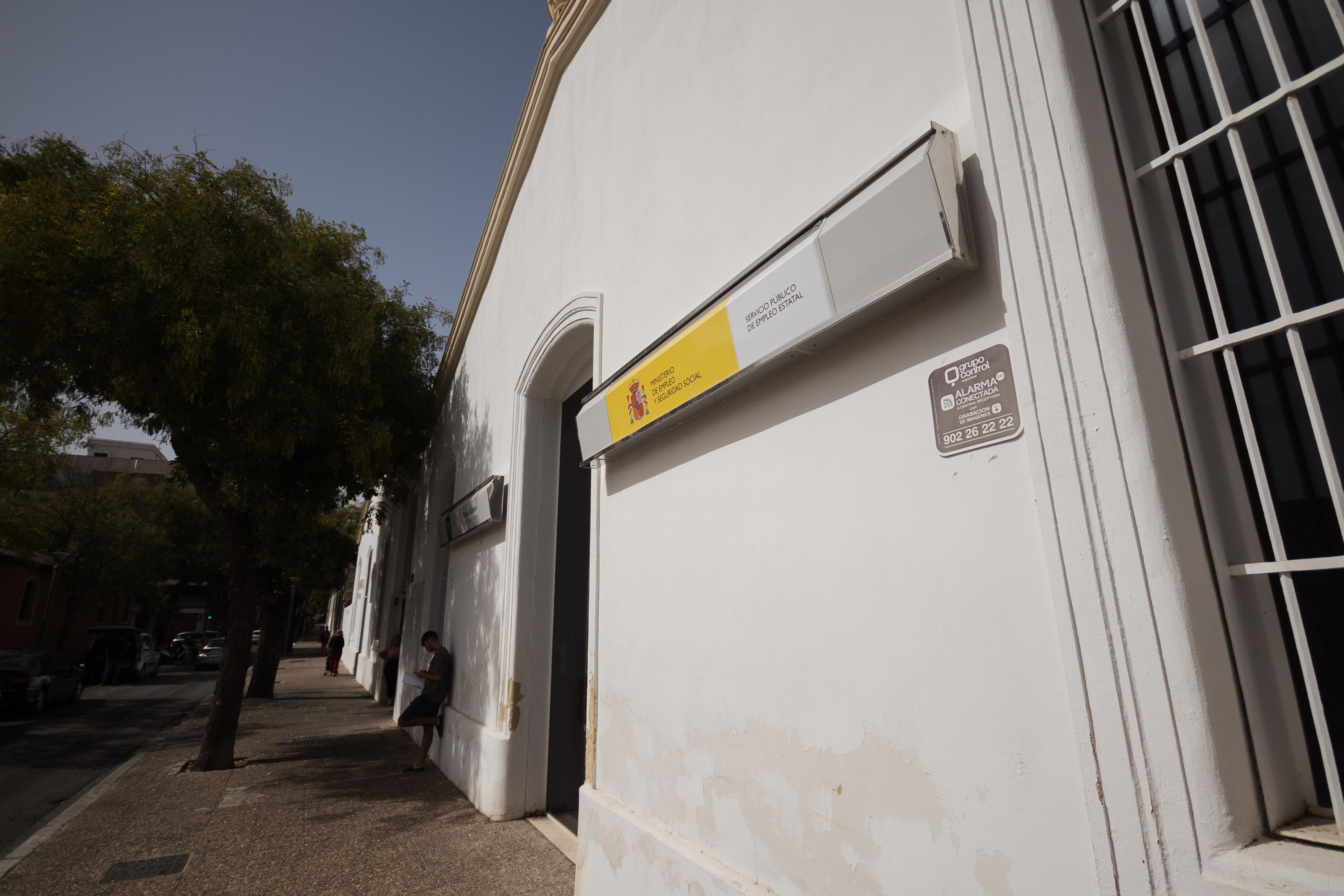 Oficina de empleo en Jerez, a la que acuden trabajadores en busca de una oportunidad laboral.
