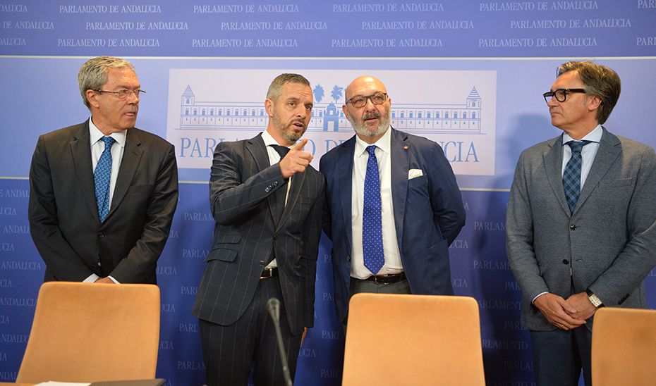 Los consejeros Juan Bravo y Rogelio Velasco y los diputados de Vox, Alejandro Hernández y Manuel Gavira, en una imagen de archivo.