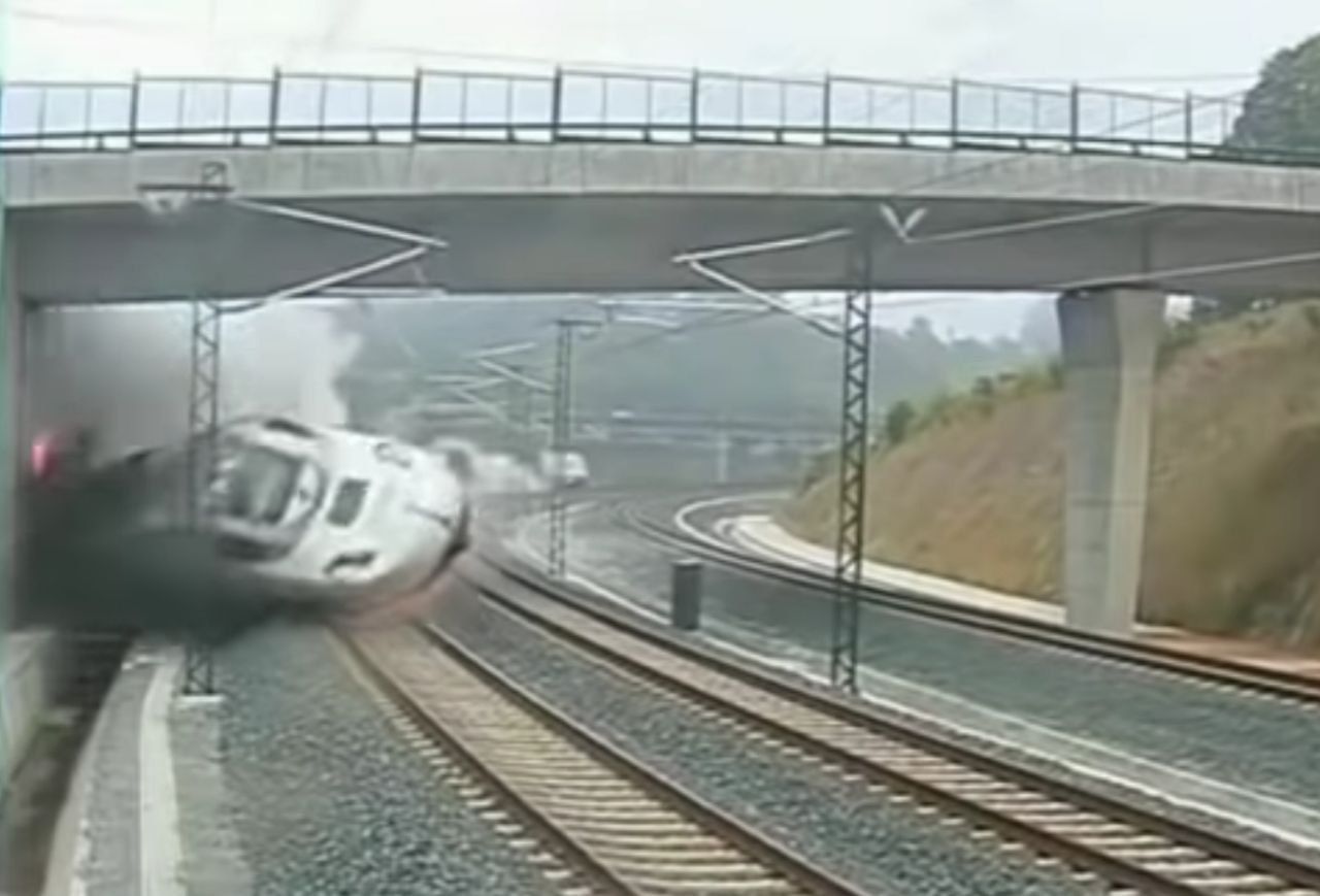 Imagen del momento en el que descarrila el Alvia.