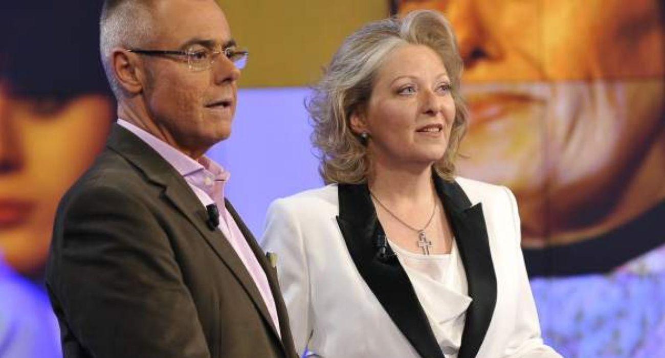 Anne Germain, junto a Jordi González, en el programa de Telecinco 'Más allá de la vida'. 