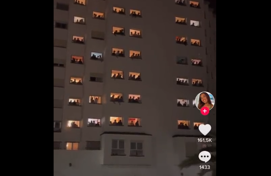 Captura del vídeo en el que residentes del Colegio Mayor masculino Elías Ahúja vierten proclaman machistas.