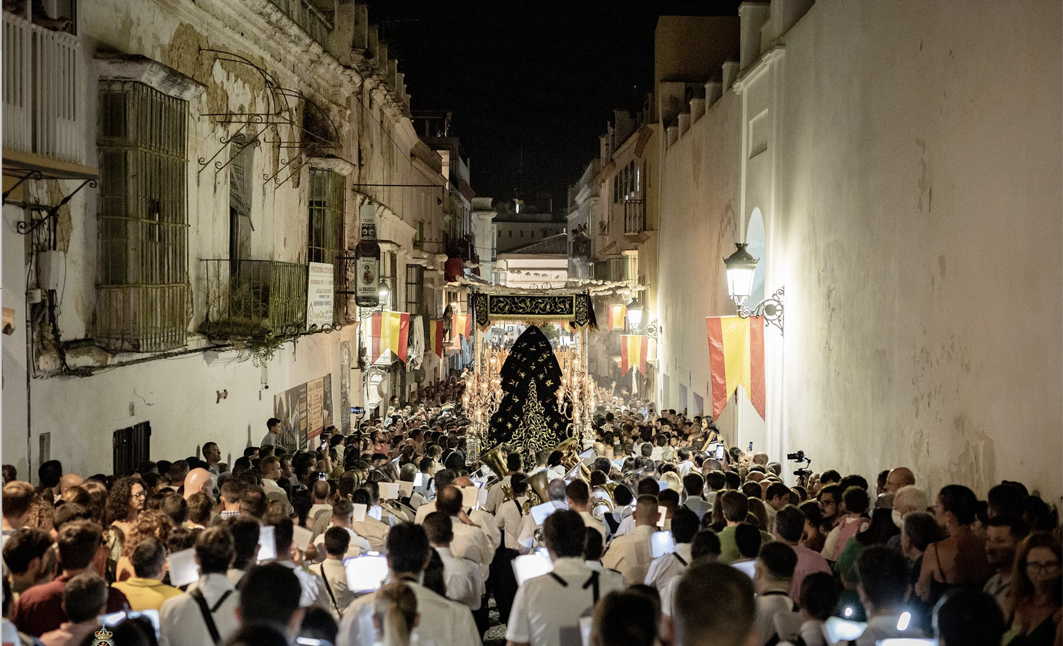 Los Dolores de Sanlúcar en procesión el día de su coronación en Sanlúcar.    JUAN J. RODRÍGUEZ