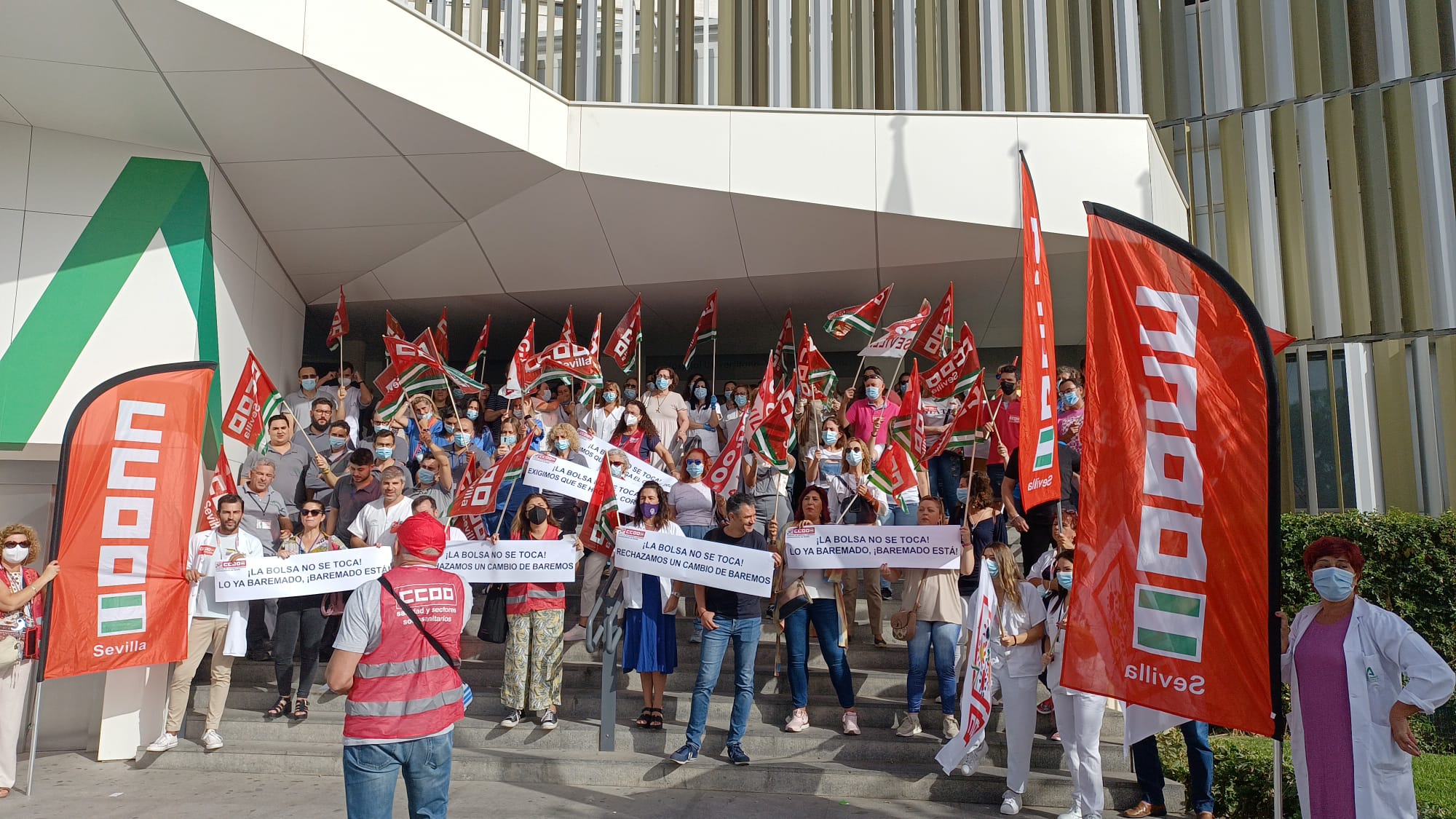 Protesta en el Macarena de Sevilla por los cambios en la Bolsa de Empleo Temporal del SAS, imagen de archivo.
