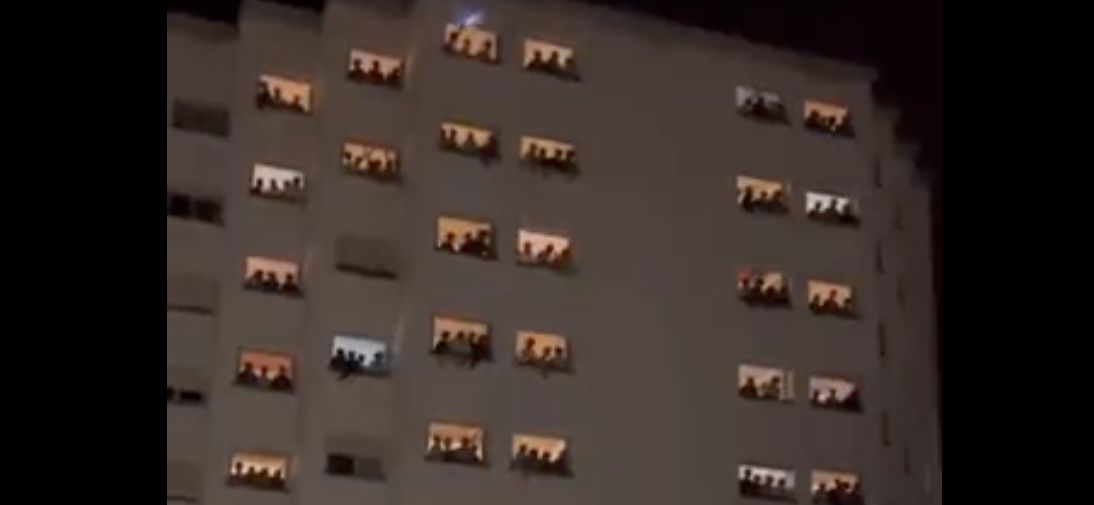 Alumnos del Colegio Mayor Elías Ahúja, desde el que se profirieron gritos machistas.