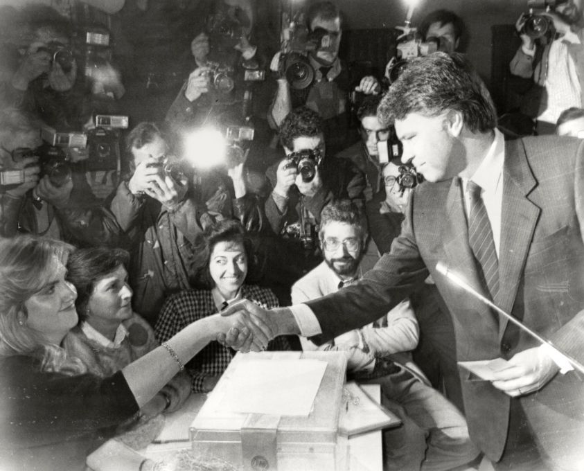 Felipe González votando en el referéndum de la OTAN. MONCLOA