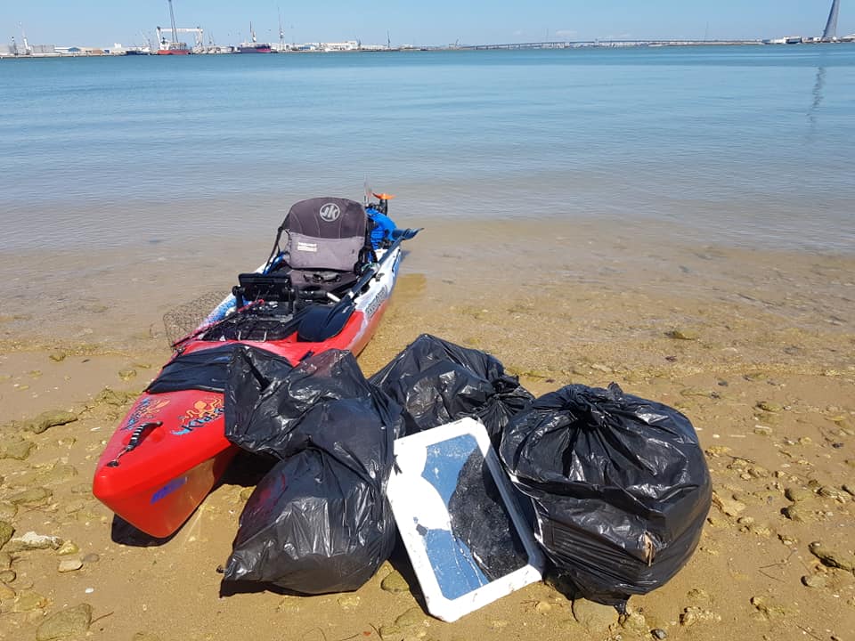 Basura que el gaditano retiró del litoral de la capital de Cádiz. FOTO: ALONSO JUSTO. 