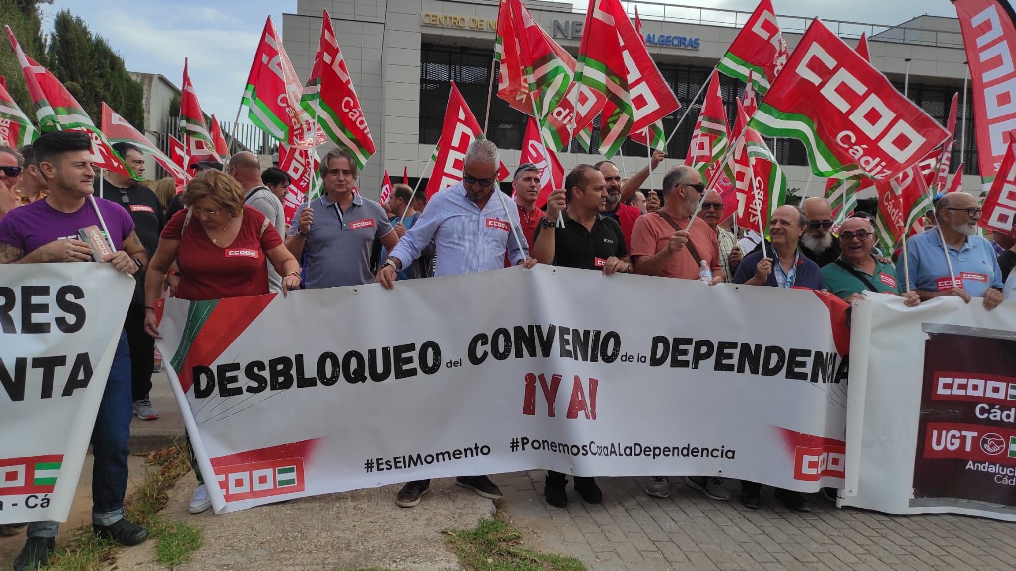 Concentración en Algeciras en la Jornada Mundial por el Trabajo Decente.