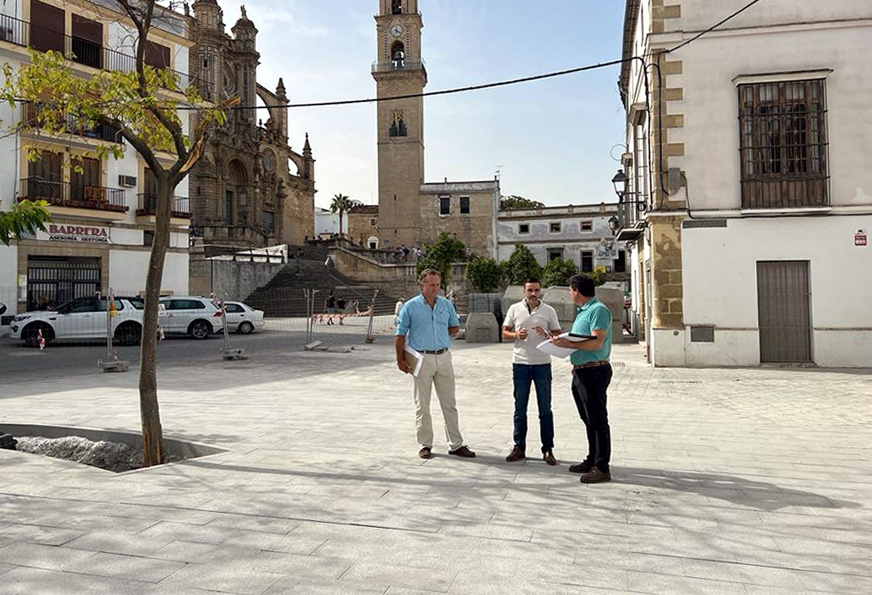 José Antonio Díaz visita las obras de regeneración del Eje del Arroyo en Jerez.