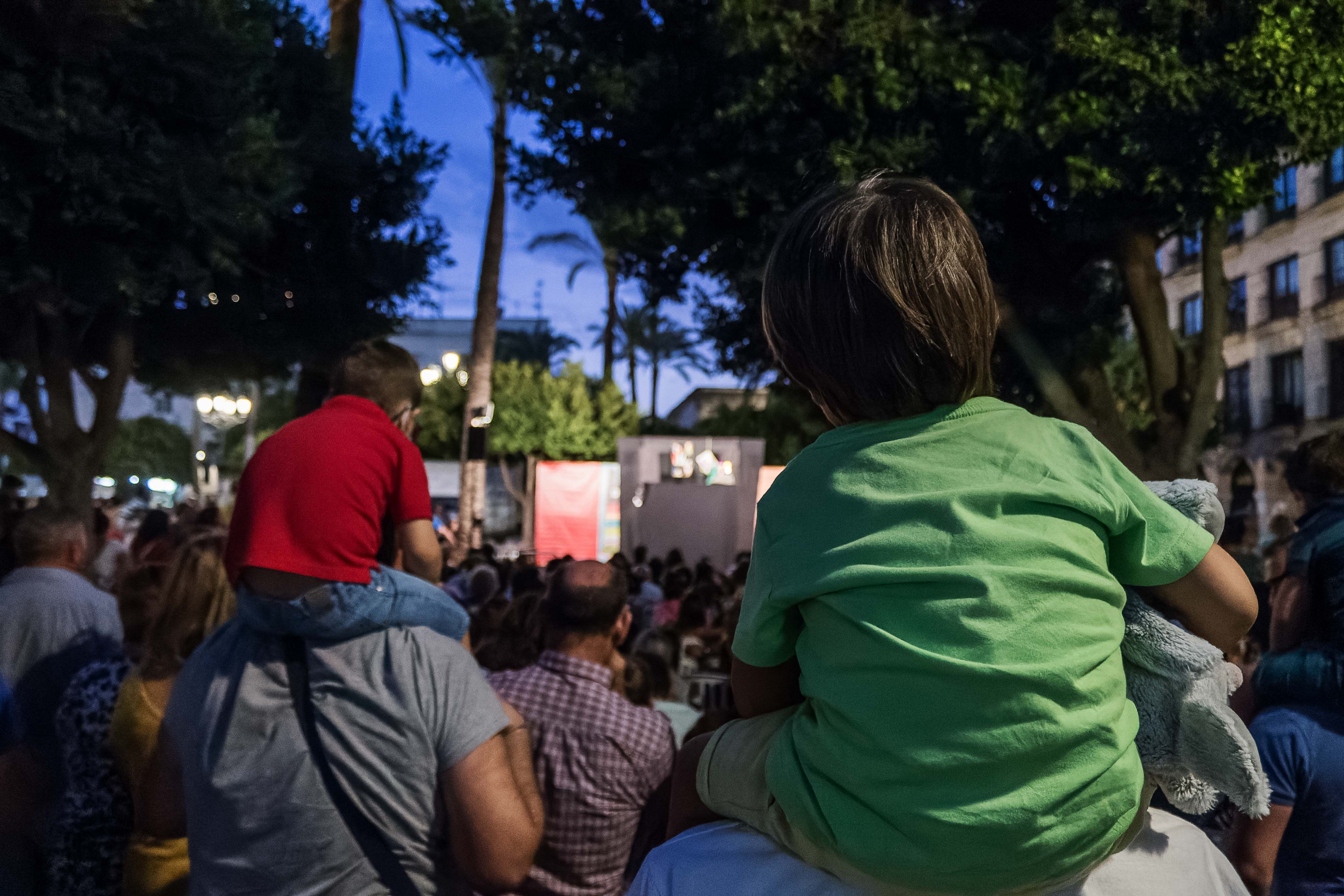 Niños en la plaza del Arenal, en una pasada edición de la Muestra Internacional de Títeres de Jerez.