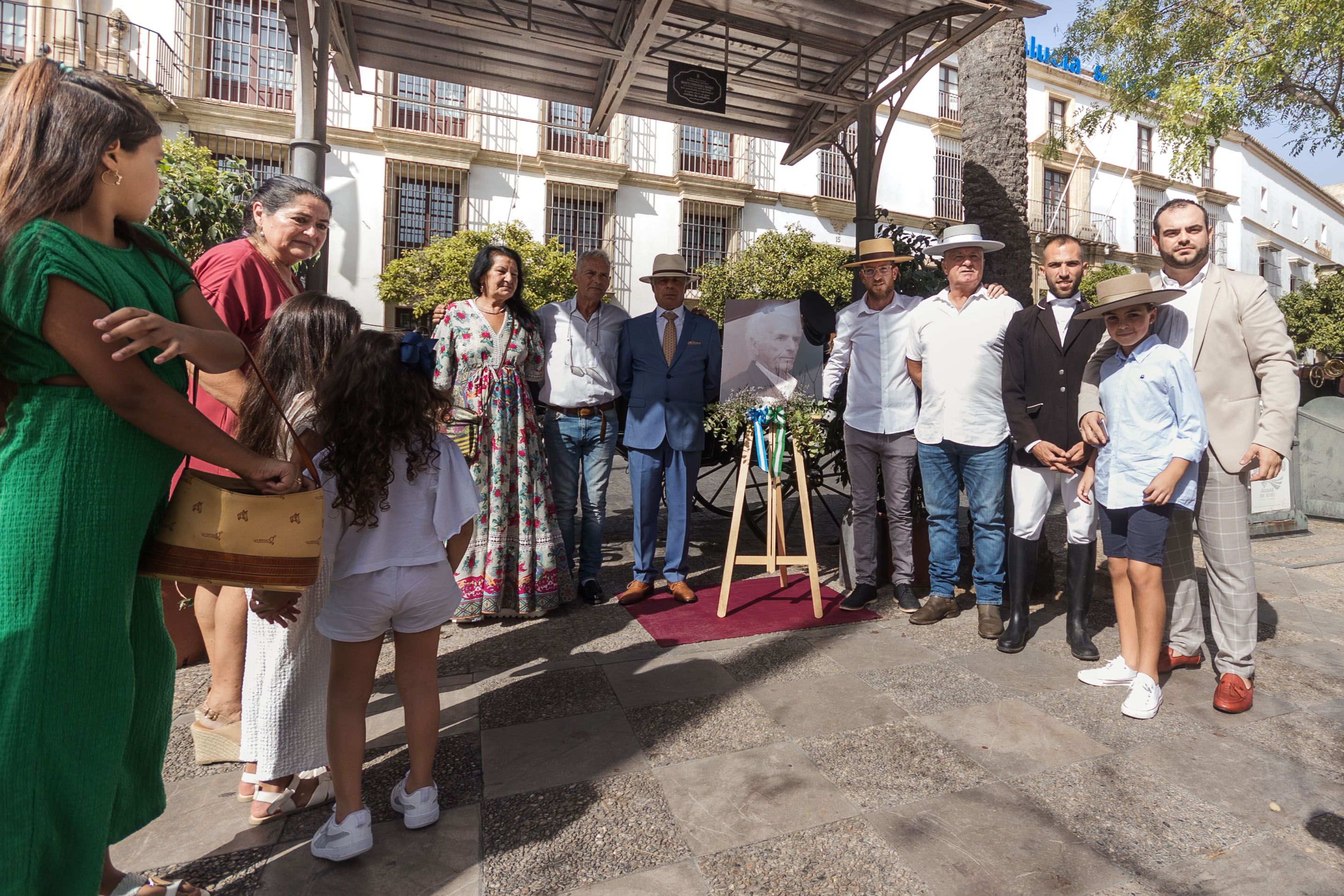 Familiares de Tío Benito, durante el homenaje al cochero de Jerez.
