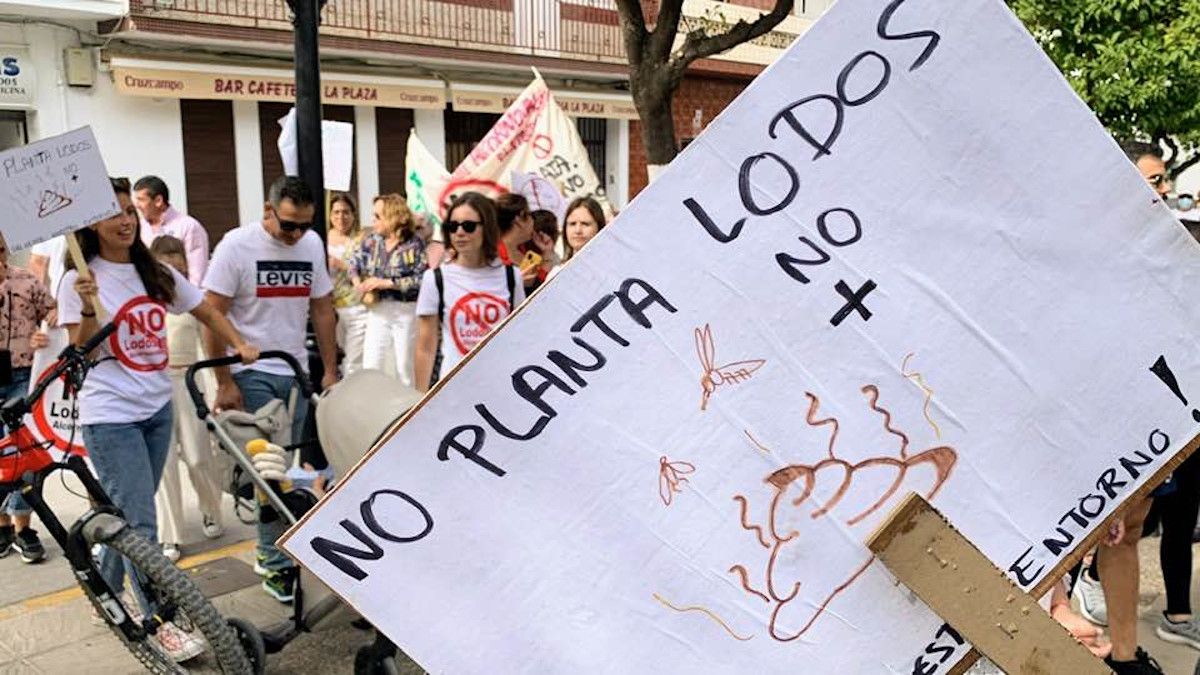 Protesta vecinal para denegar la planta de lodos en San José del Valle.   FACEBOOK