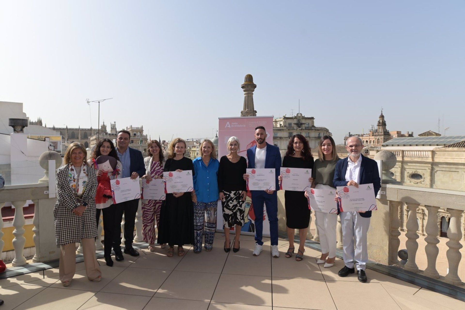 Docentes de centros educativos de la provincia de Cádiz, galardonados en los Premios Rosa Regás. Docentes de centros educativos de la provincia de Cádiz, galardonados en los Premios Rosa Regás.