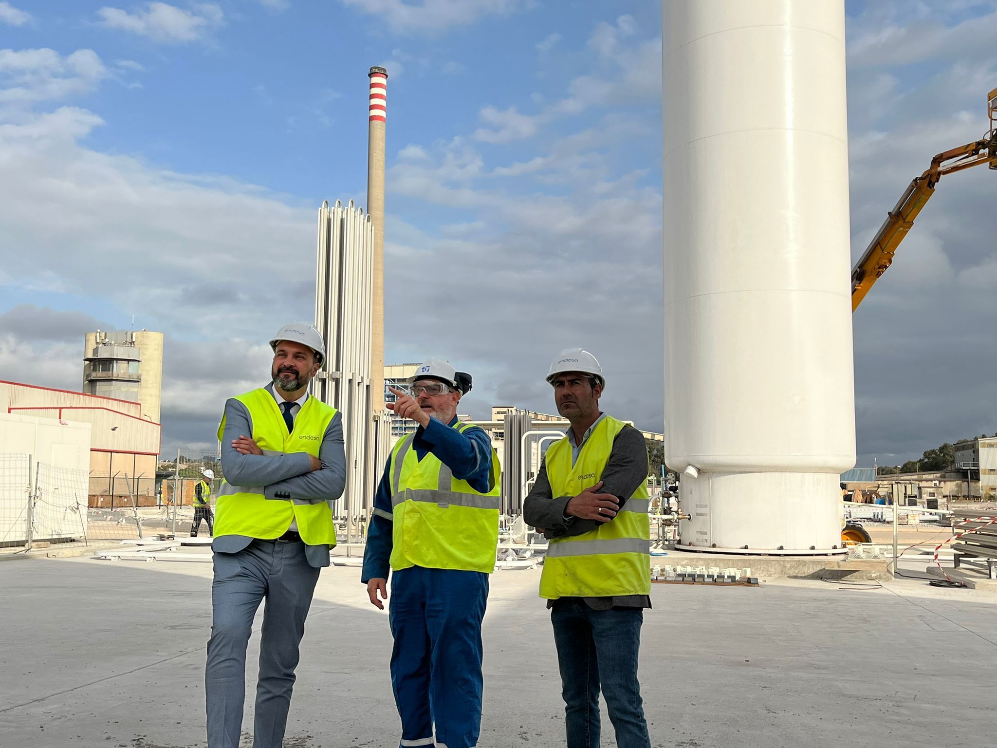 Un instante de la visita del alcalde. LOS BARRIOS
