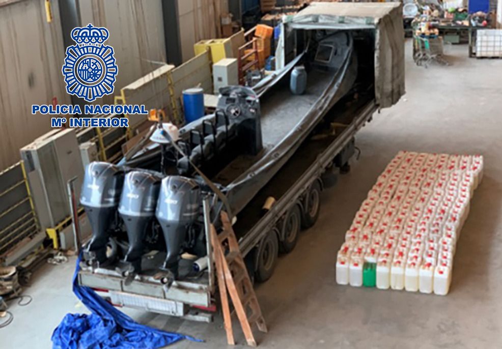 Material incautado a los fabricantes de narcolanchas.