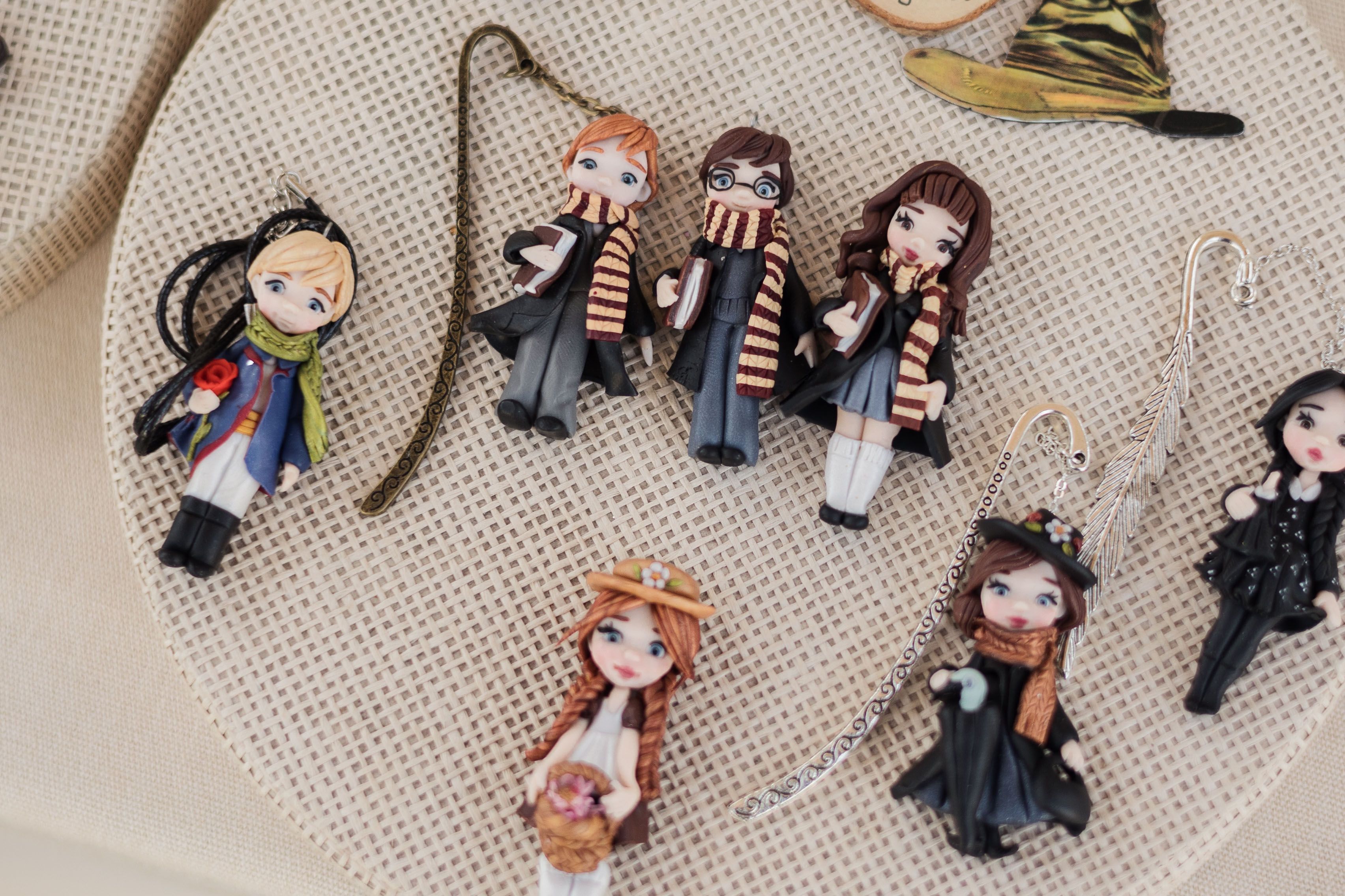 Marcapáginas de varios personajes.