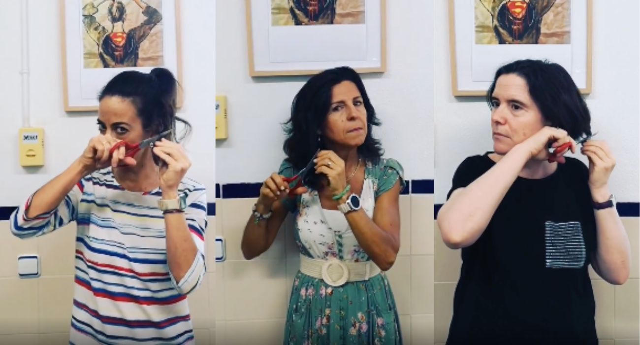 Tres de las profesoras de un instituto de Jerez que se han cortado el pelo en solidaridad con las mujeres de Irán.