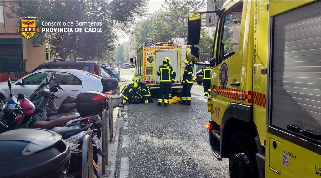 Intervención de Bomberos Cádiz en un conato de incendio en una vivienda.