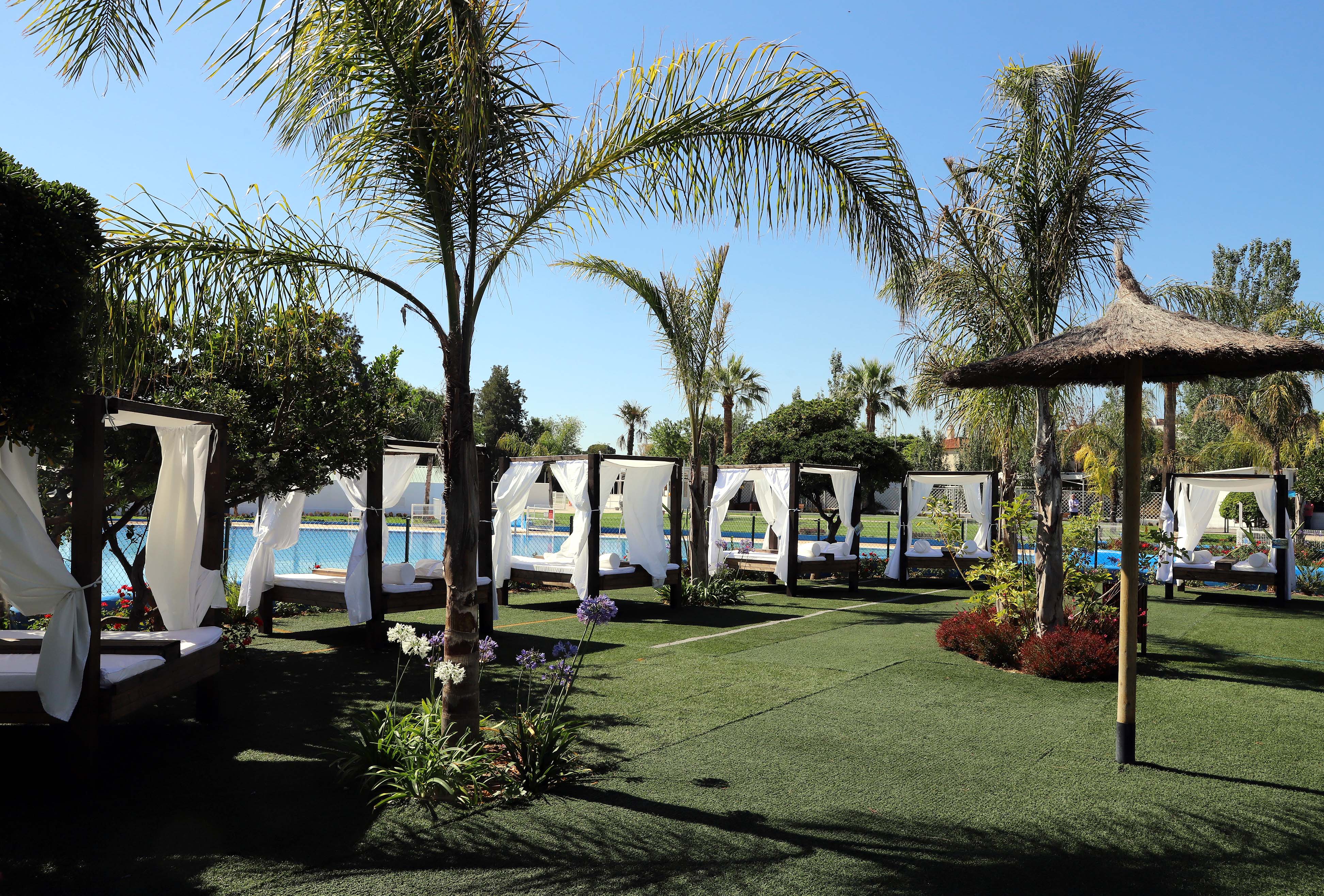 El nuevo ambiente tropical en las instalaciones de Piscinas Jerez. 