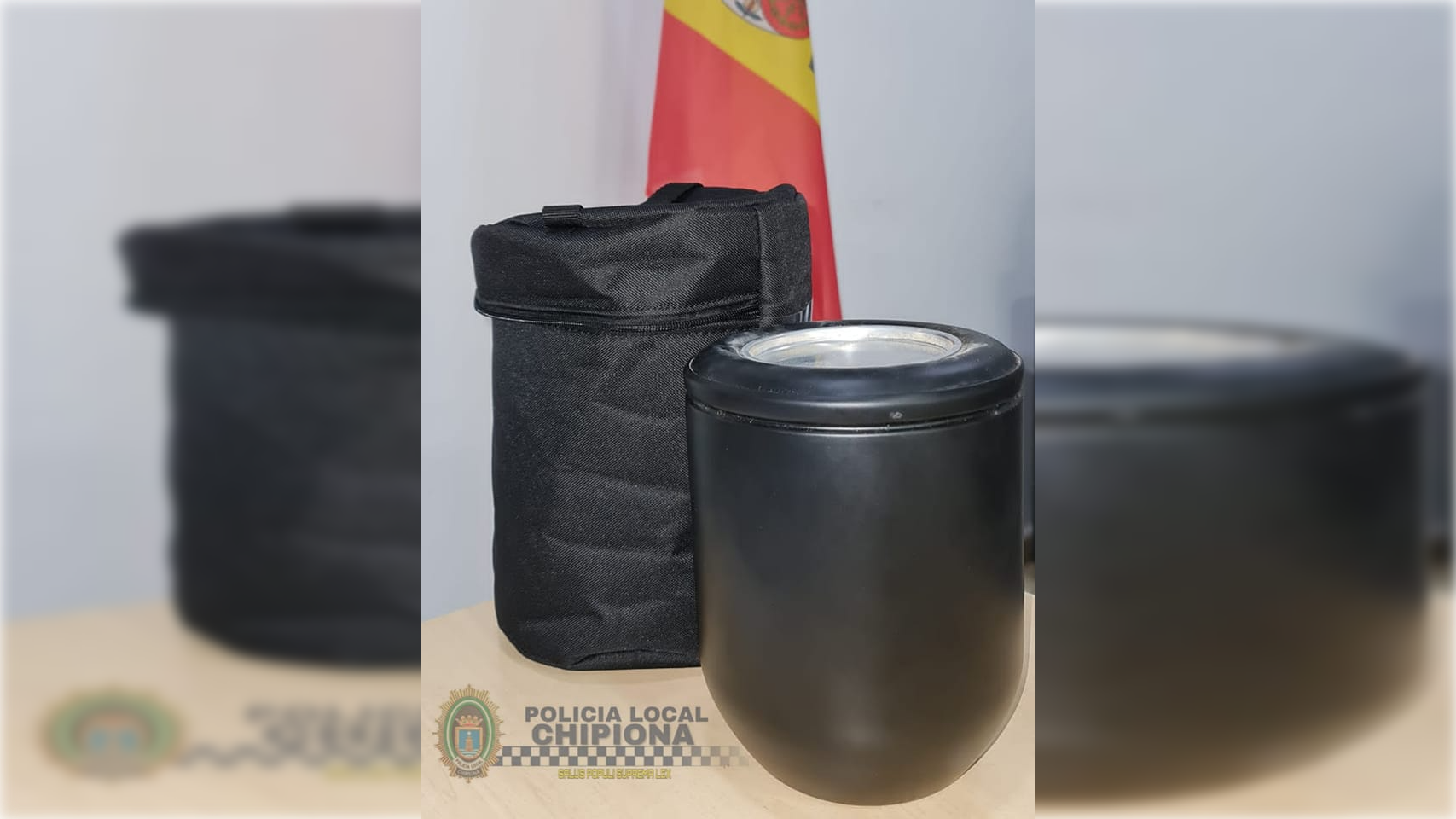 Buscan en Chipiona a los familiares de un difunto: dejaron sus cenizas en la playa y no las sacaron de la urna