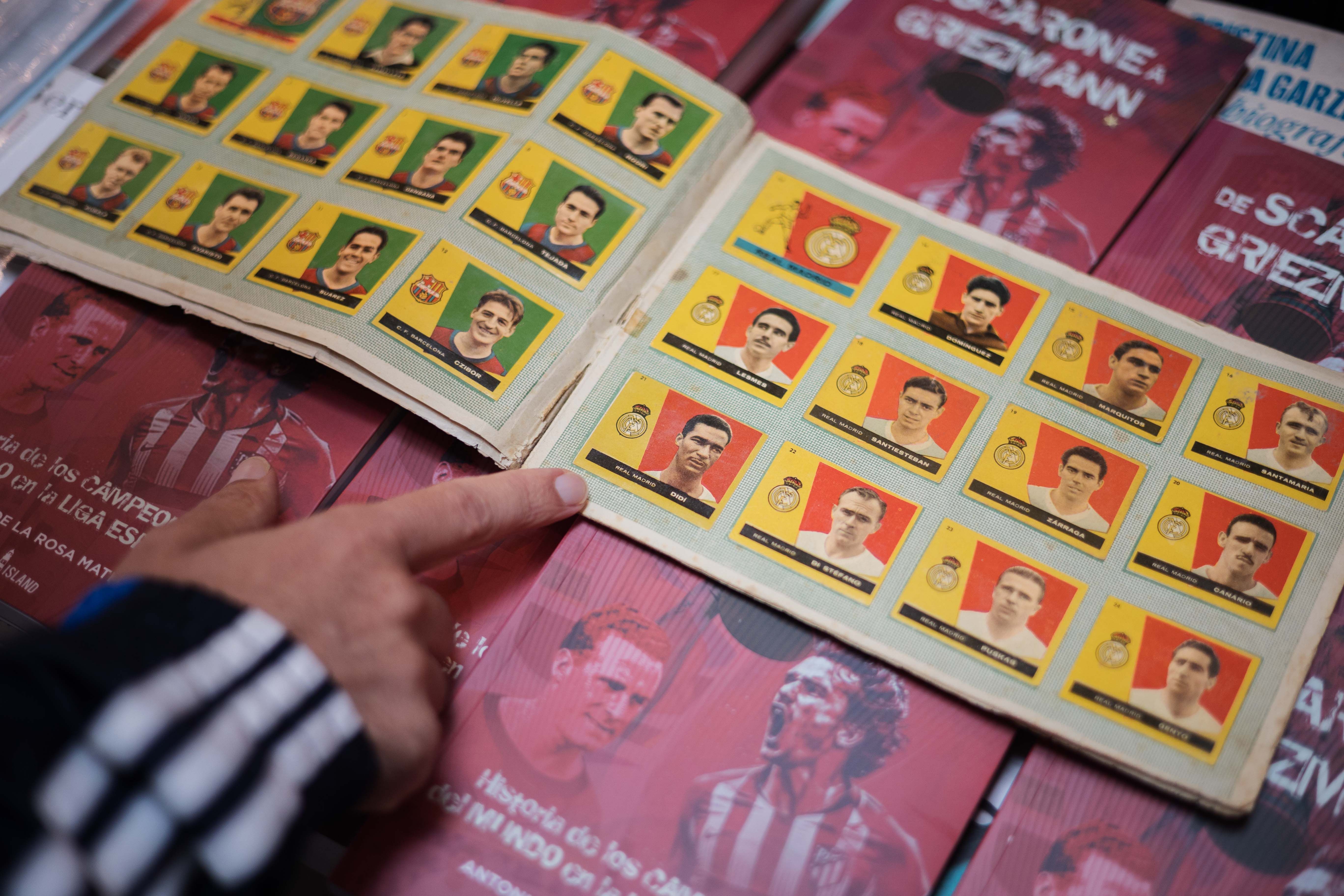 El primer álbum de cromos que completó, el de la liga 79-80. MANU GARCÍA