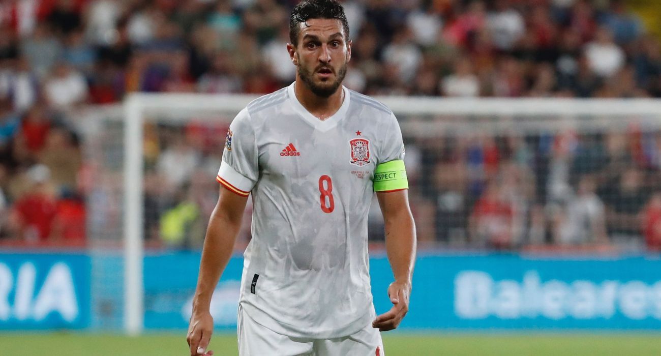 El jugador del Atlético de Madrid, Koke, con el brazalete de capitán de la selección española.