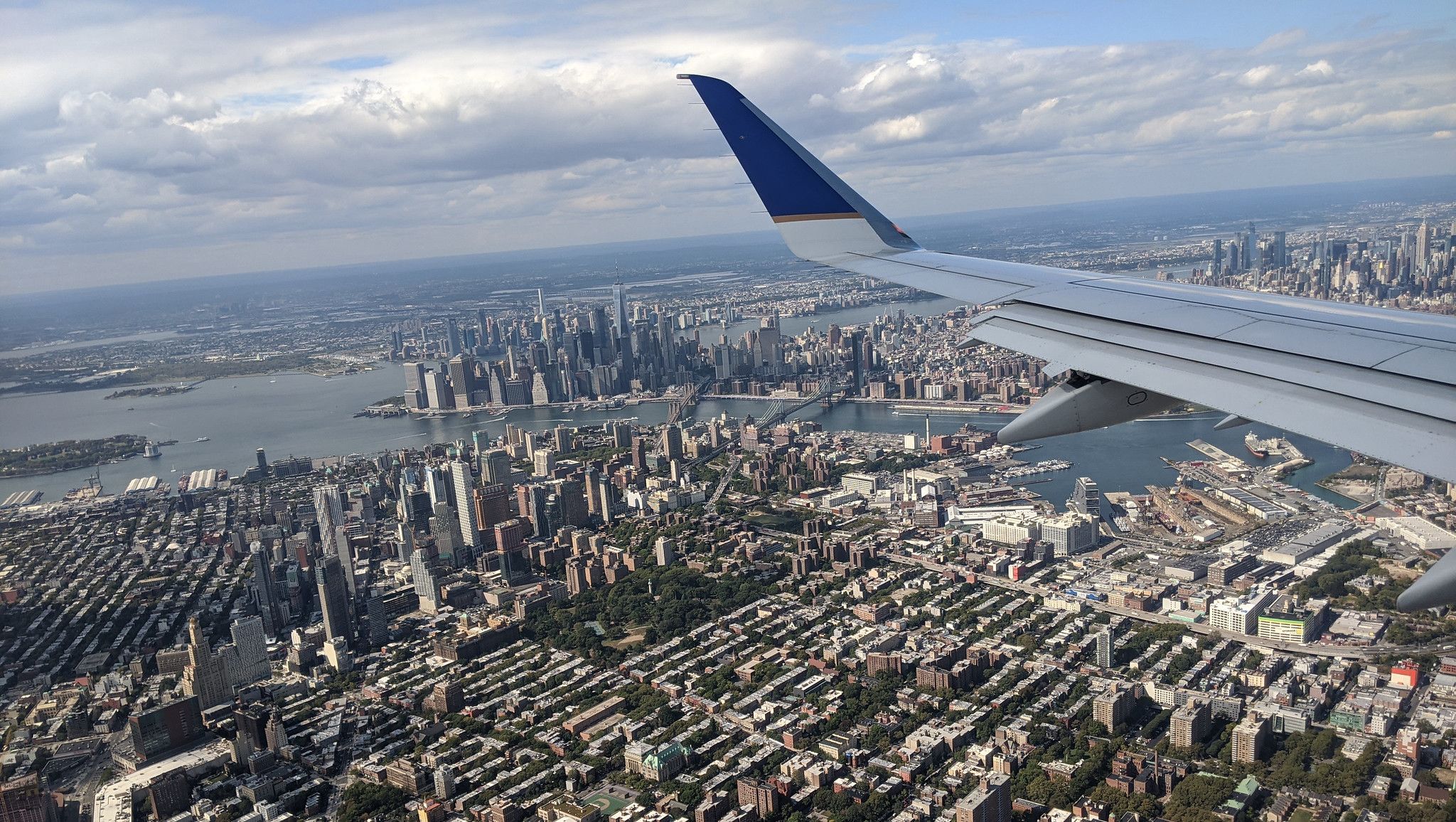 Vuelo de United Airlines sobre Nueva York, en una imagen de Janine and Jim Eden en Flickr.com
