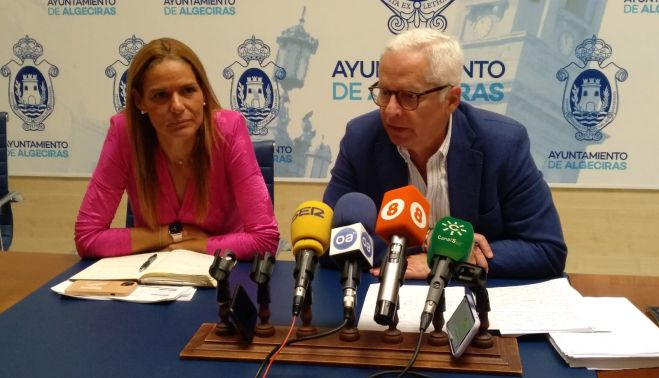 Jacinto Muñoz (dcha) en una rueda de prensa. AYTO ALGECIRAS
