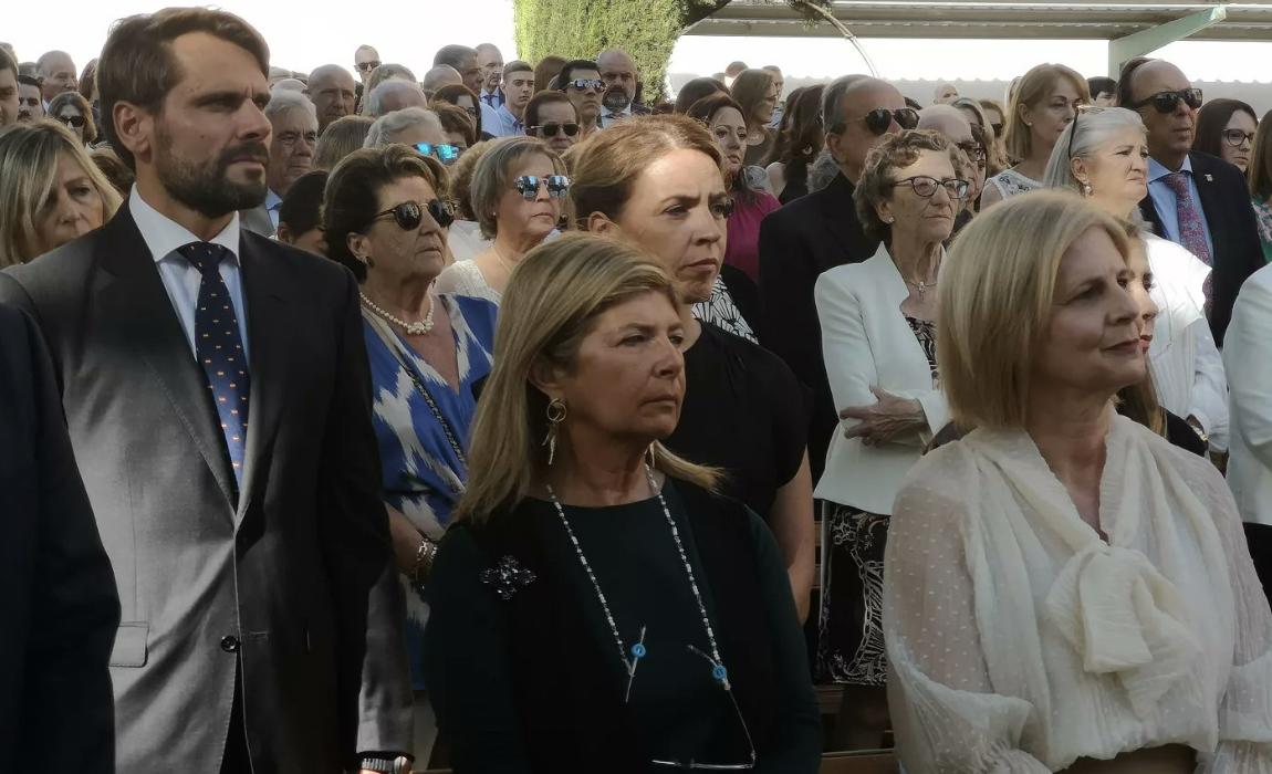 María José García-Pelayo junto a Isabel Paredes y Rafael Mateos, este pasado miércoles en el acto por el Día del Pilar, en la Casa Cuartel de la Guardia Civil en Jerez.