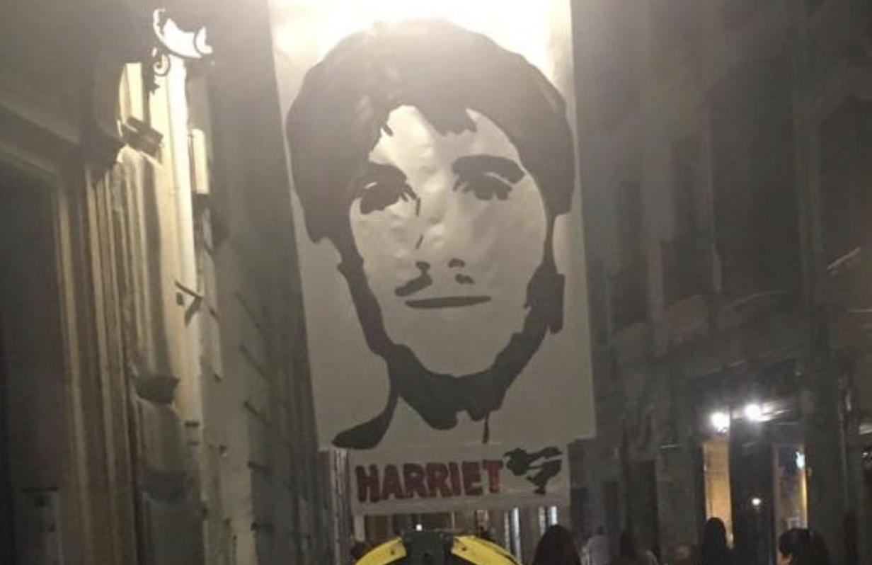 Harriet Iragui, en un cartel de apoyo en el País Vasco, condenado por tres asesinatos en Andalucía. Imagen de Carmen Ladrón de Guevara en Twitter.