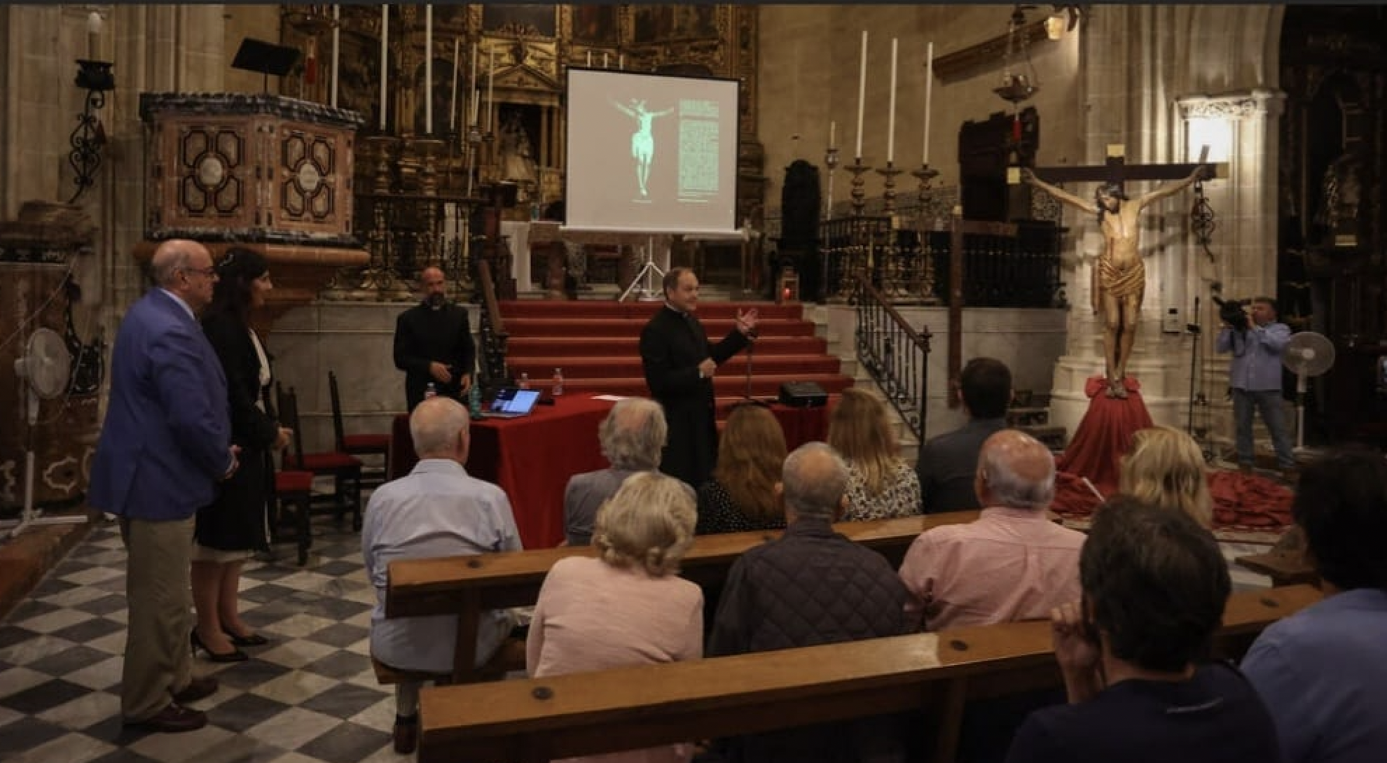 Acto de presentación del proceso de restauración y del valor artístico e historia de la talla, en San Marcos. 