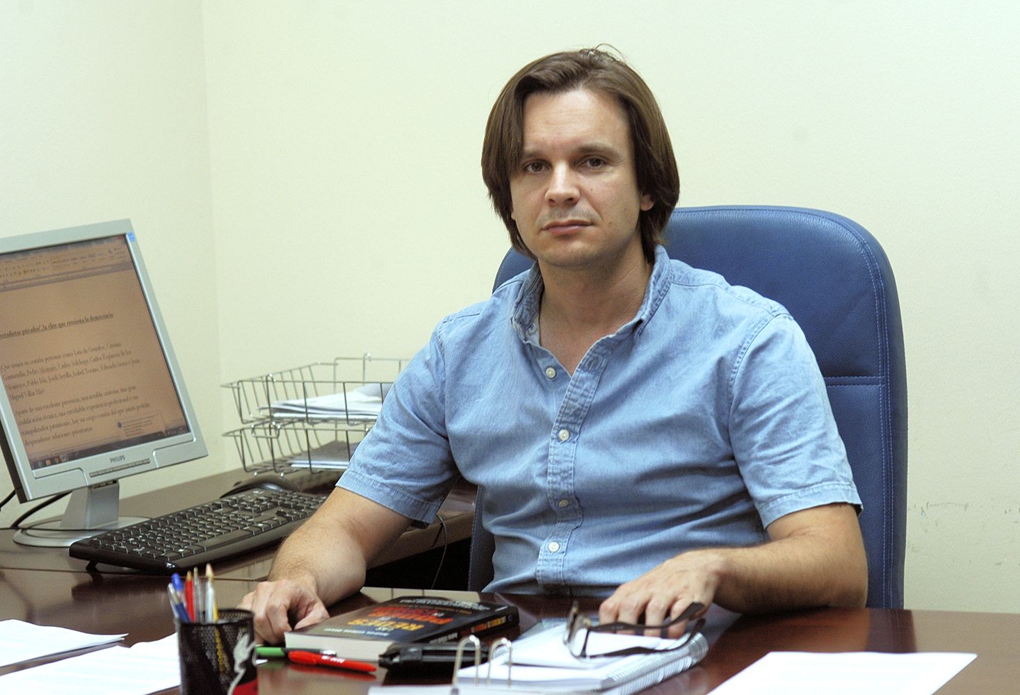 Andrés Villena en su despacho de Madrid, antes de la entrevista con La Voz Del Sur. FOTO: CEDIDA