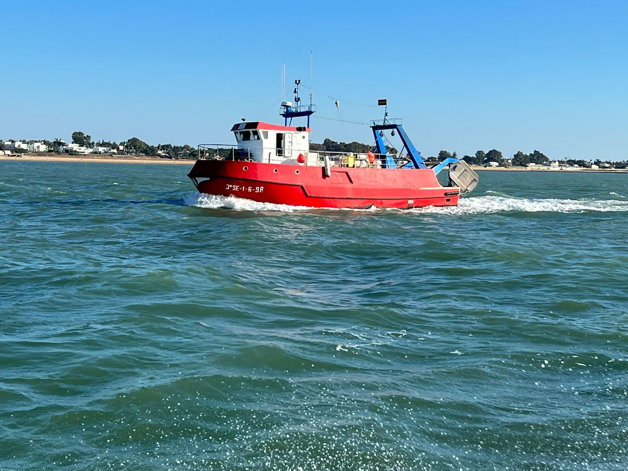 Barco de arrastre con base en Sanlúcar de Barrameda. CEPESCA
