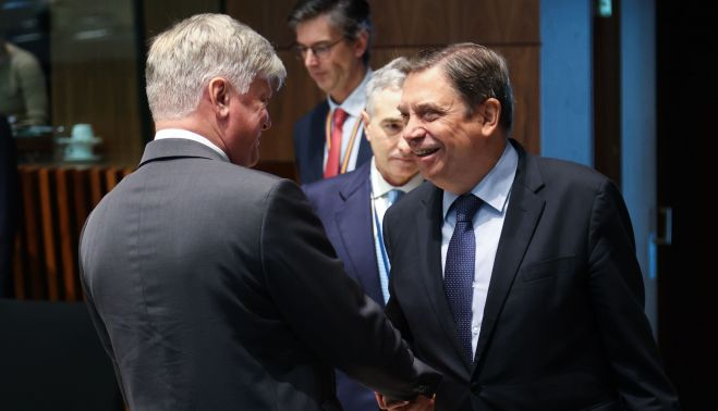El ministro de Agricultura, Pesca y Alimentación, Luis Planas, en un encuentro con la Comisión Europea en Luxemburgo.