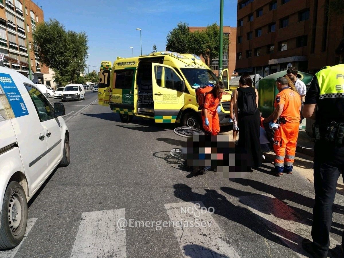 Intervención de Emergencias Sanitarias después del atropello.