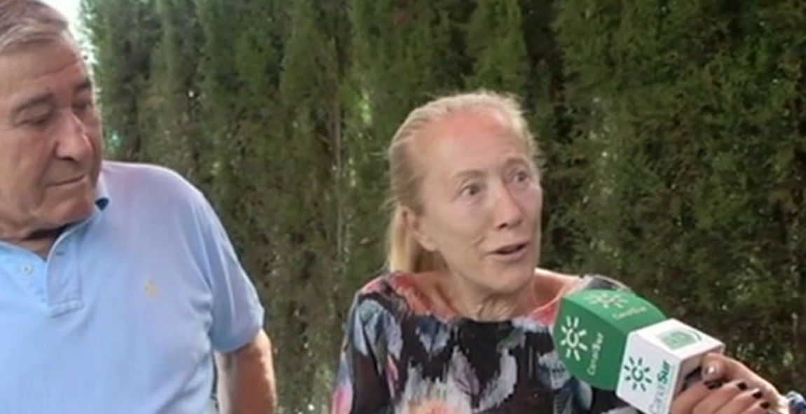 Amalia y Manolo, compradores del boleto premiado.  CANAL SUR. Un matrimonio sevillano tiene demostrar que compraron cuatro cupones premiados perdieron en el camino