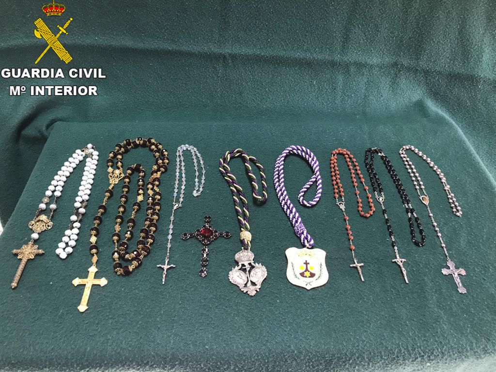 Joyas robadas en una iglesia de Arcos.