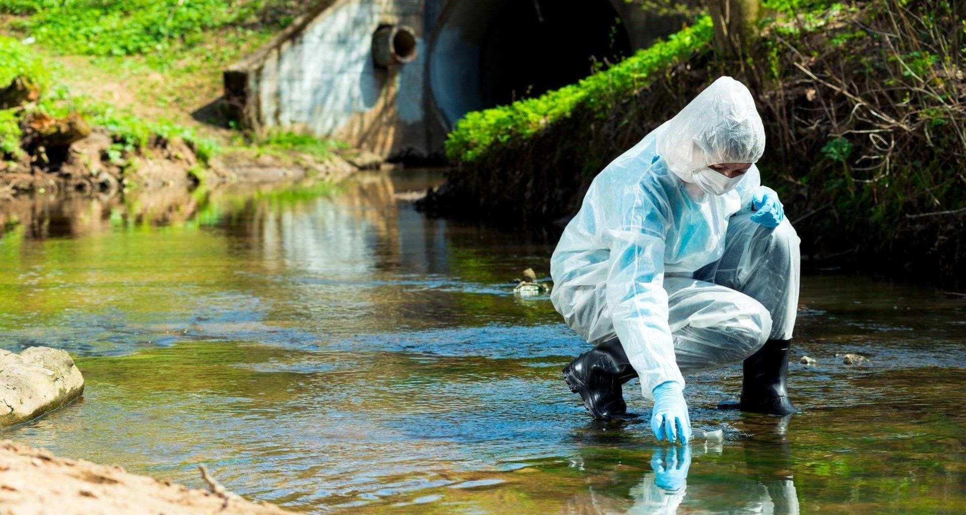 Greenpeace alerta de la situación crítica de los dos principales acuíferos de Cádiz. Análisis del agua, en una imagen de archivo compartida por Ganemos Jerez.
