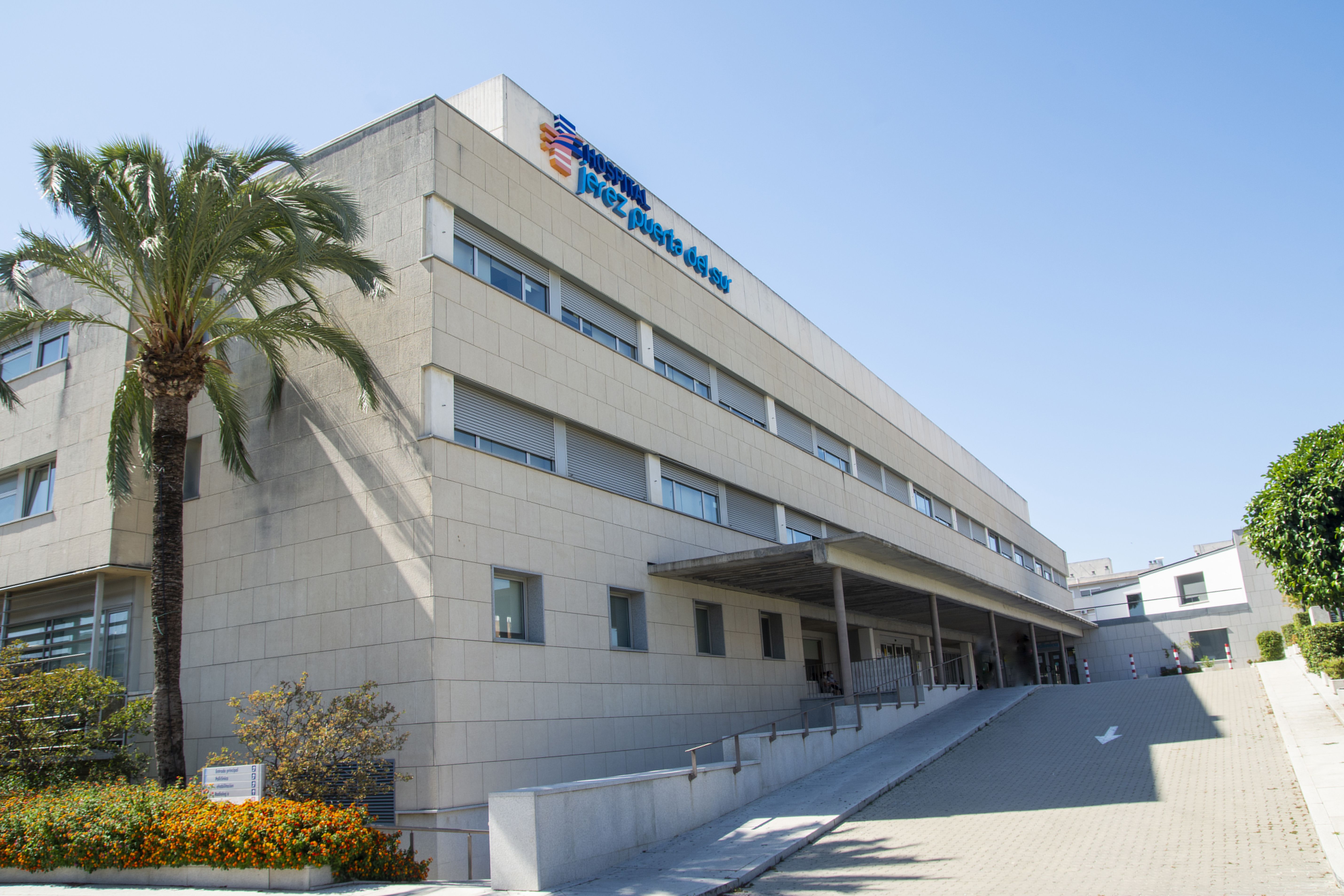 Fachada del HLA Puerta del Sur, hospital privado de Jerez que se encuentra entre los mejores de España.