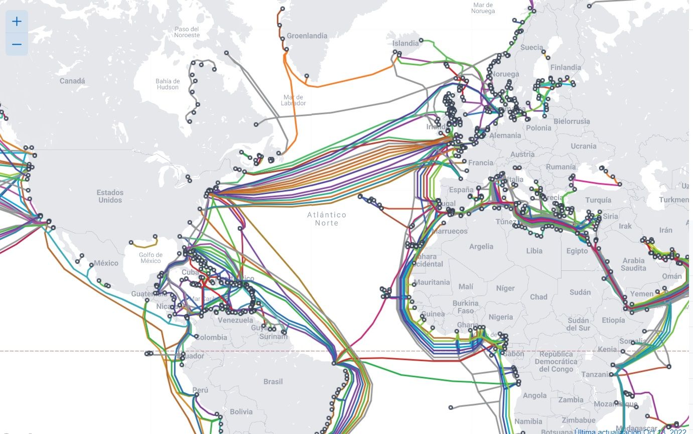 El Oceáno Atlántico es una verdadera autopista digital que conecta Europa con los Estados Unidos. SUBMARINE CABLE MAP