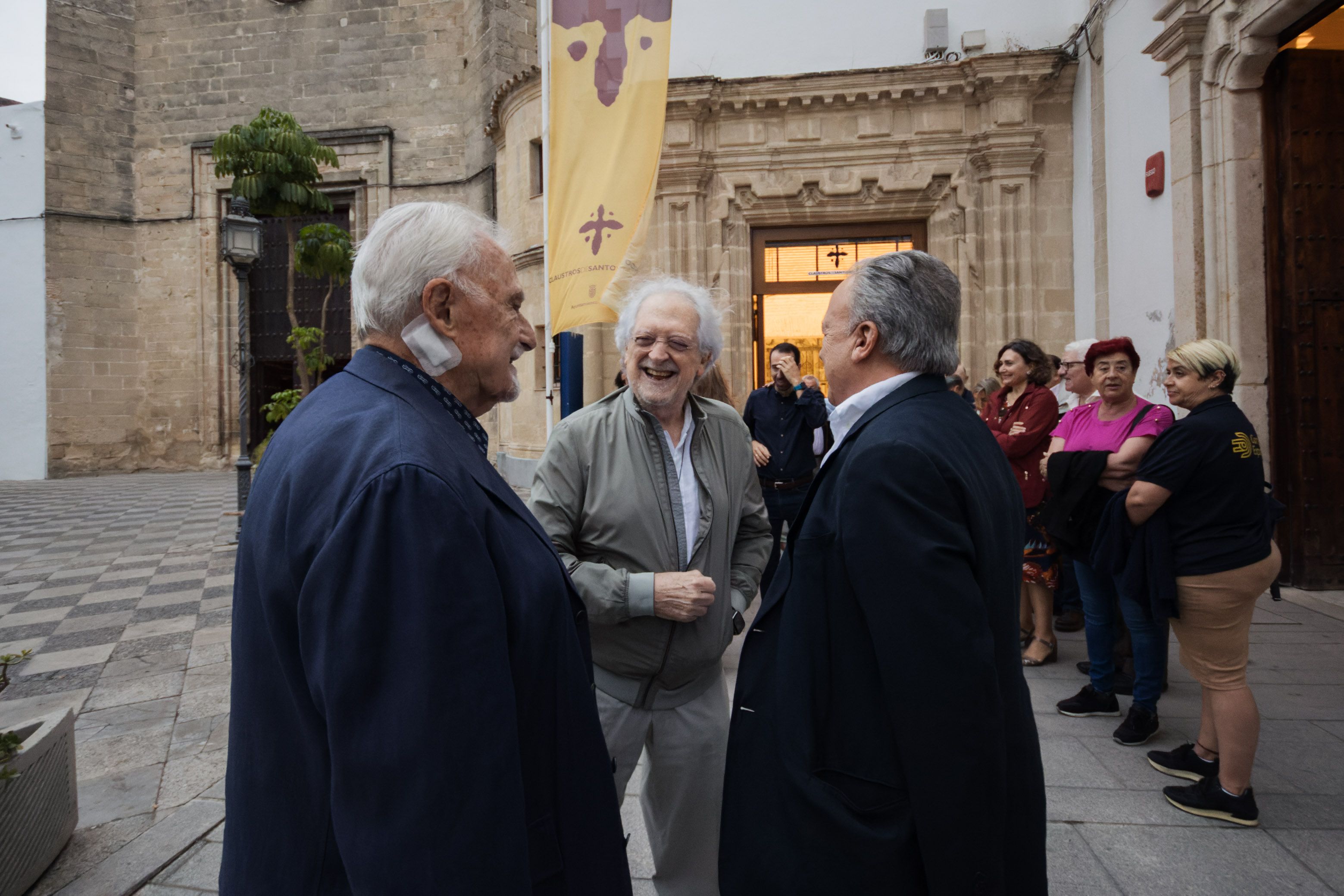 Históricos andalucistas, juntos de nuevo. Rojas Marcos, junto a Pedro Pacheco y Sebastián Romero antes del acto en Jerez, en la tarde de este jueves.