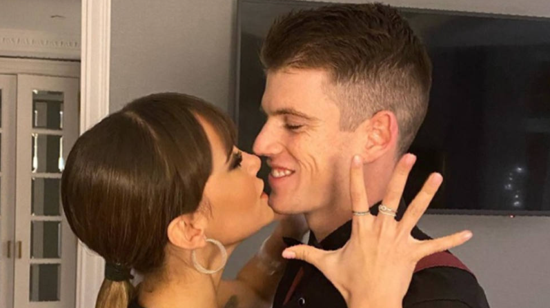 La cantante Aitana ha confesado en una entrevista cómo conoció a su actual pareja, Miguel Bernardeau.