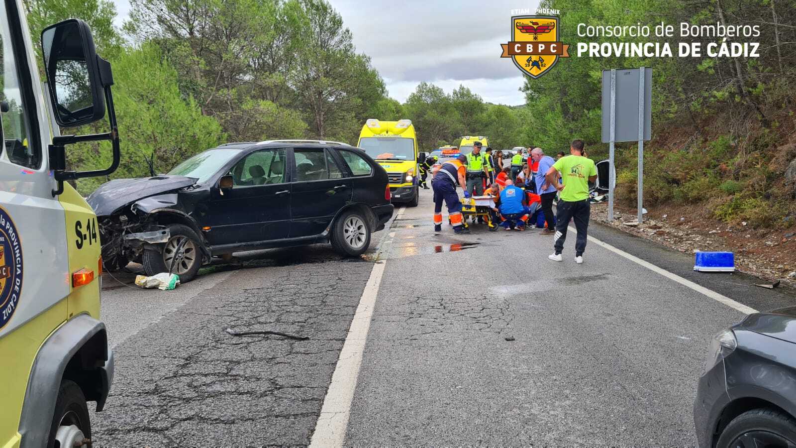 Una imagen del brutal accidente entre dos vehículos entre Villamartín y Algodonales.