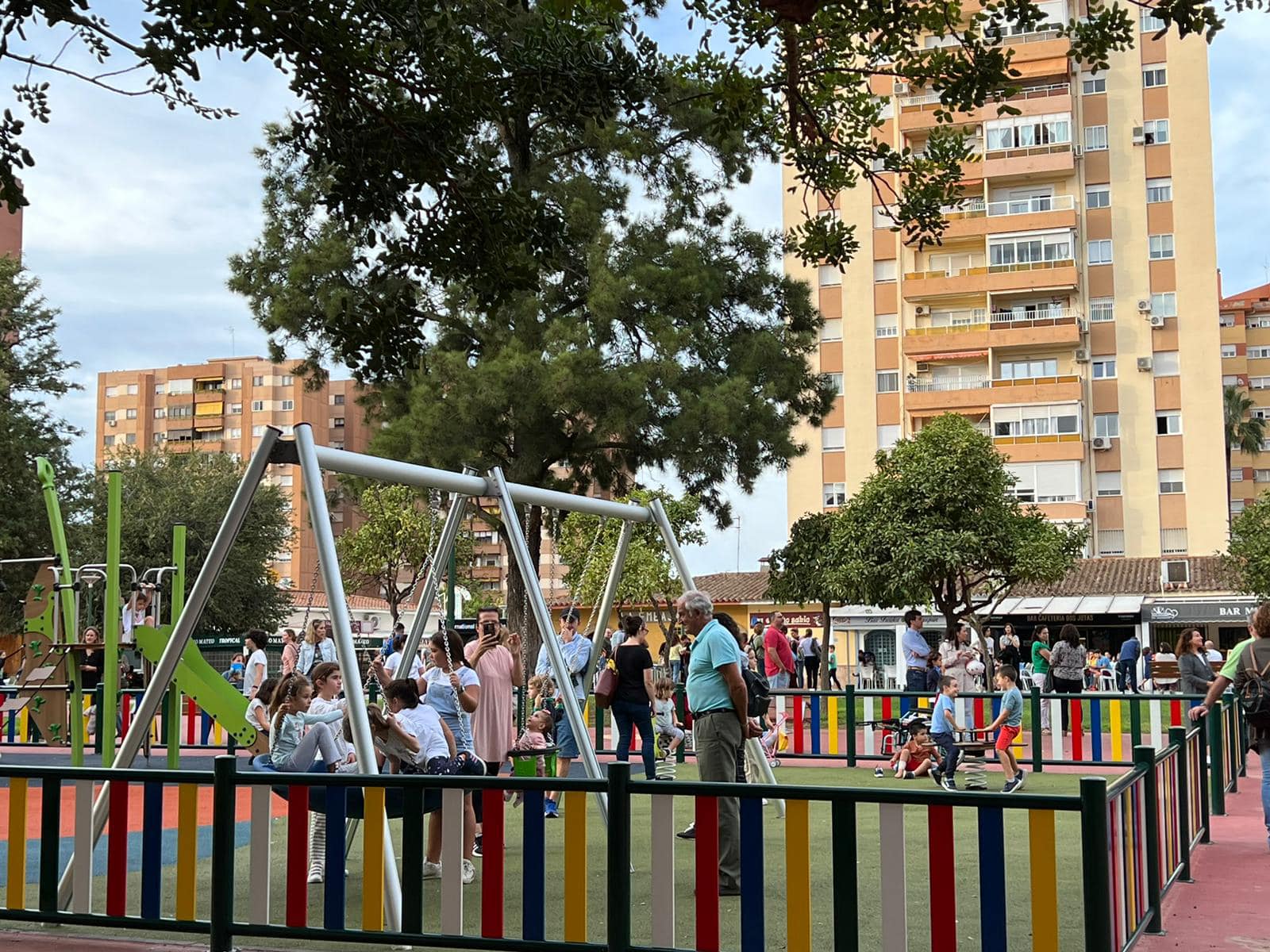 Inversiones en los barrios de Jerez: San Joaquín celebra sus nuevos espacios deportivos e infantiles.