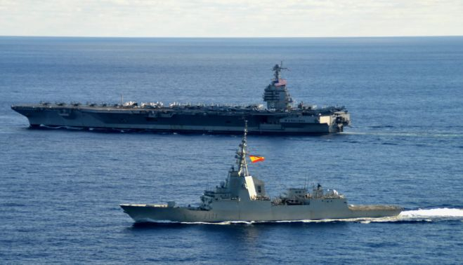 El mayor portaaviones de EEUU, el USS Gerard Ford y la fragata Álvaro de Bazán. ARMADA